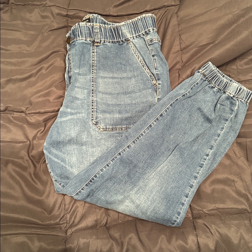 Universal Standard jogger jeans medium